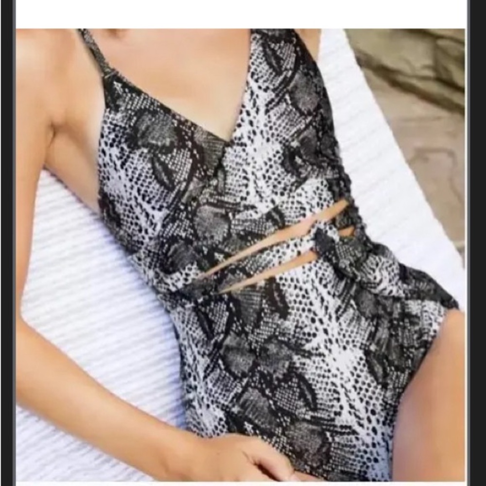 Aerie python wrap one piece swimsuit. Black and gray print.